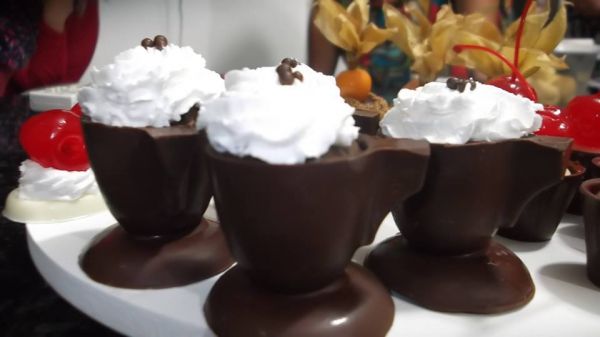 Xícara com Brigadeiro de Café e Chantilly